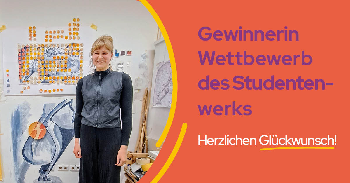 Die Gewinnerin des Studentenwerks-Wettbewerb "Kunst am Bau" steht vor ihrem Kunstwerk.